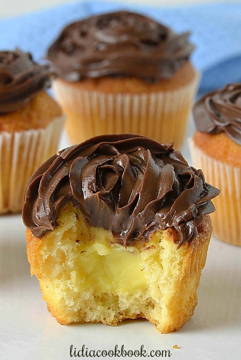 Boston Cream Cupcakes - Lidia's Cookbook